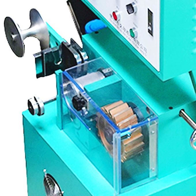 حجر الكتلة البلاستيكية للضغط البارد 150kg/H CPE,PE,CPP,PO,PP,EVA,BOPA,PUF,LLDPE 0